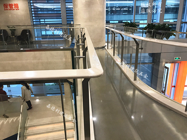 不锈钢立柱
