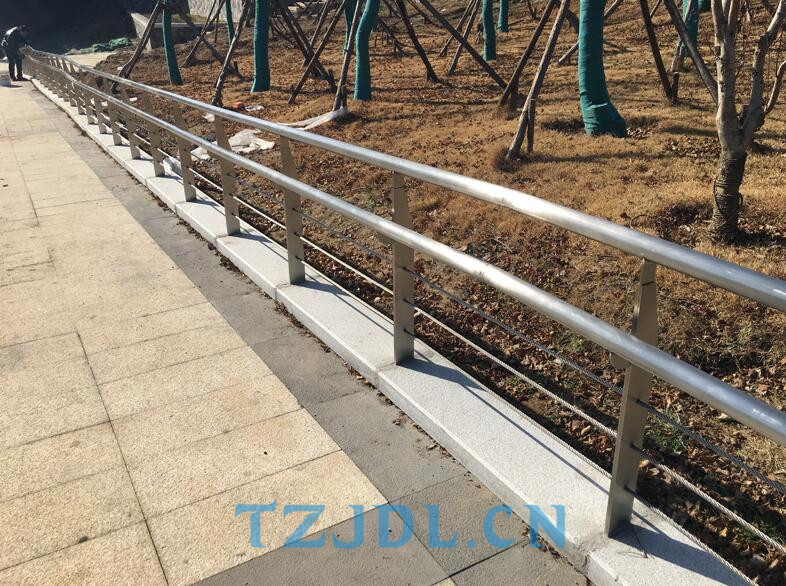 不锈钢栏杆立柱