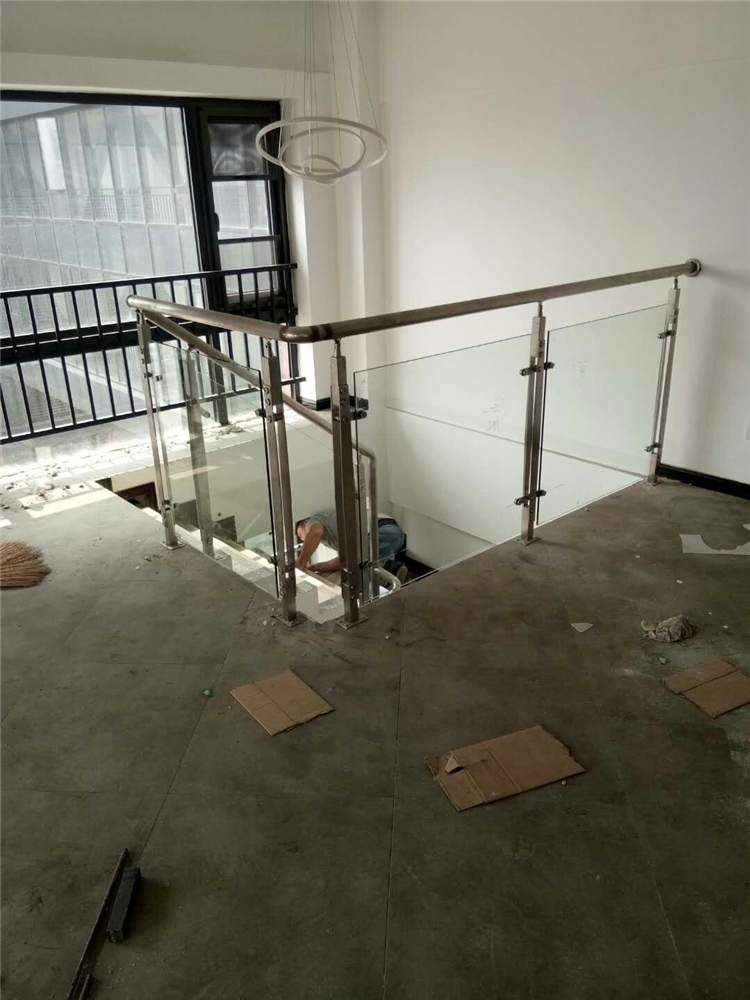 不锈钢立柱
