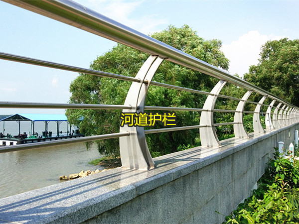 不锈钢工程立柱