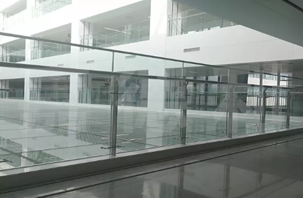 不锈钢立柱